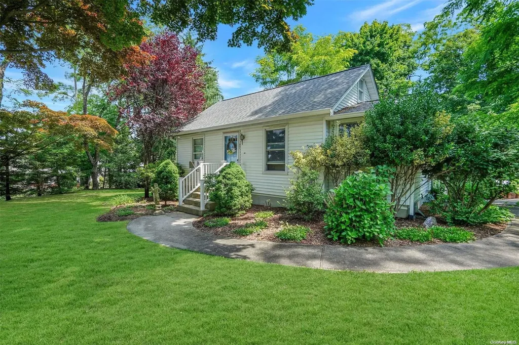 31 Hickory Road Rocky Point NY 11778