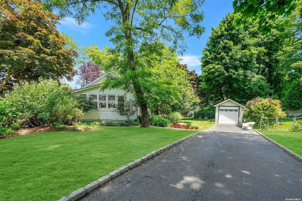 31 Hickory Road Rocky Point NY 11778