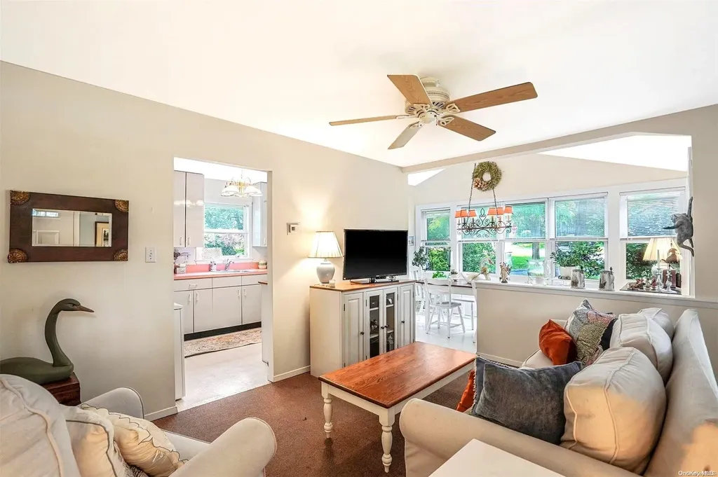 31 Hickory Road Rocky Point NY 11778
