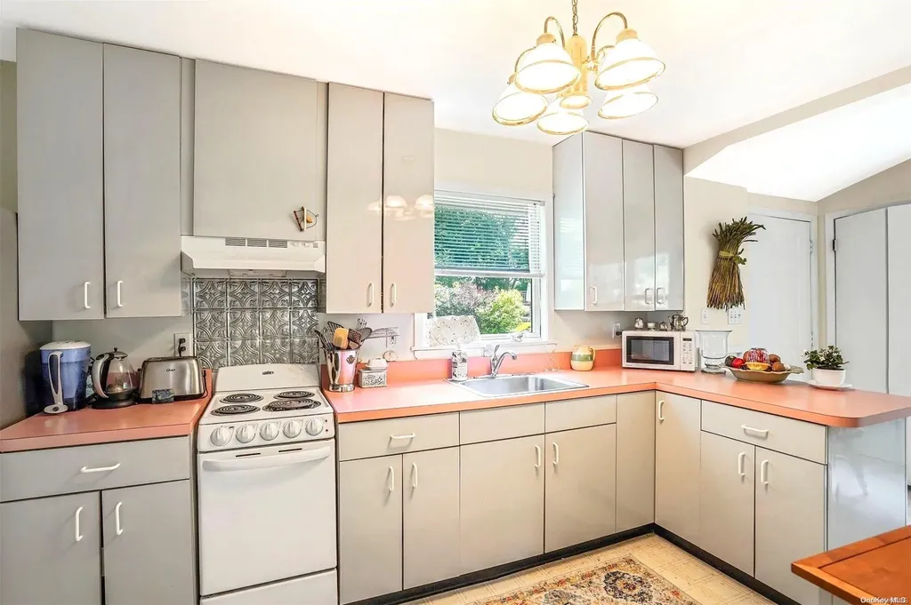 31 Hickory Road Rocky Point NY 11778