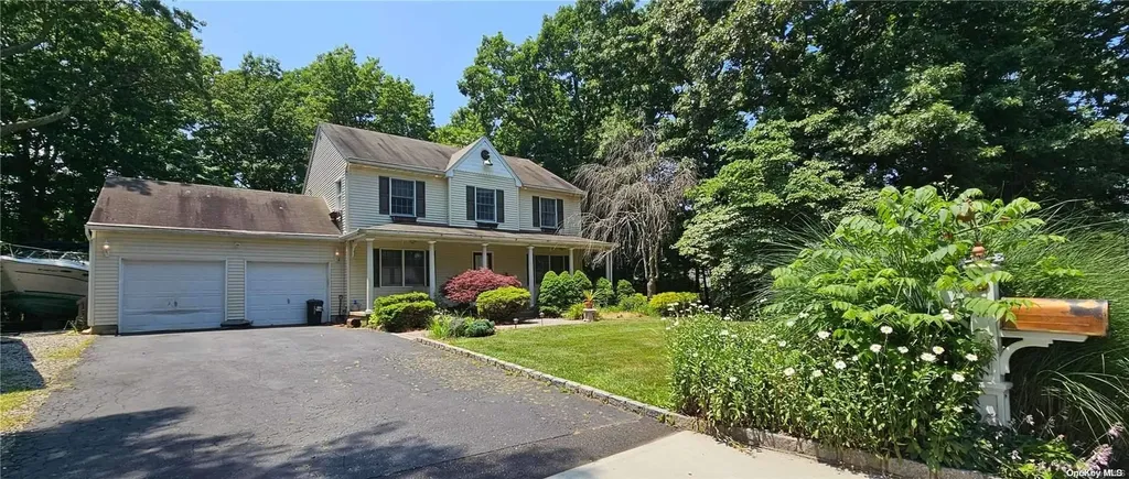 6 Munroe Avenue Mount Sinai NY 11766