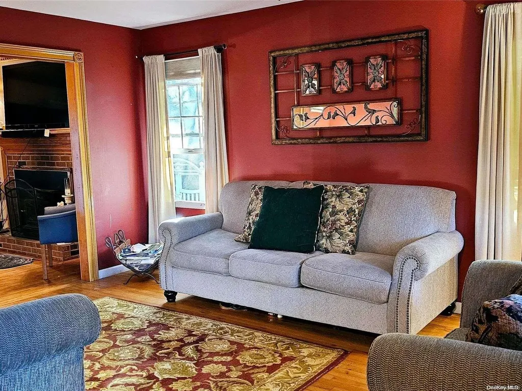 6 Munroe Avenue Mount Sinai NY 11766