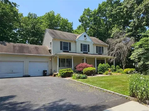 6 Munroe Avenue Mount Sinai NY 11766