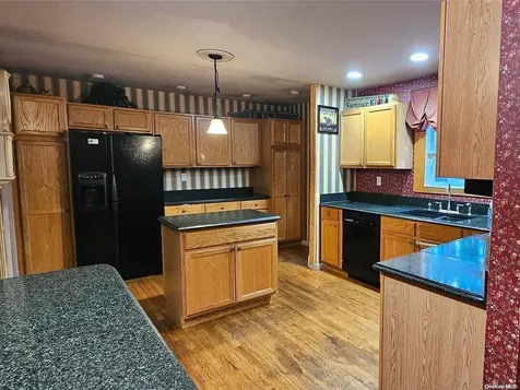 6 Munroe Avenue Mount Sinai NY 11766