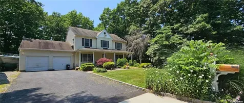 6 Munroe Avenue Mount Sinai NY 11766