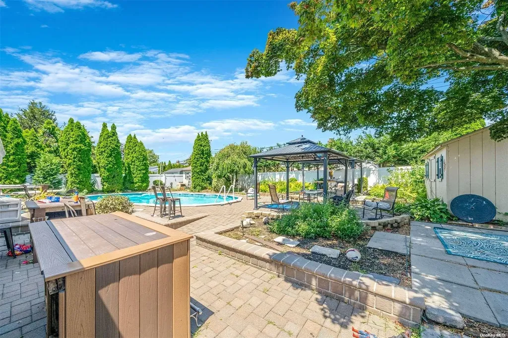 21 Glen Lane Kings Park NY 11754