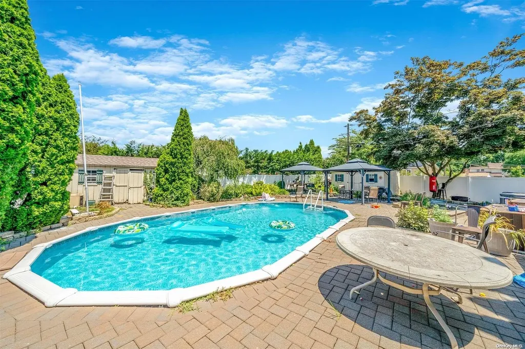 21 Glen Lane Kings Park NY 11754