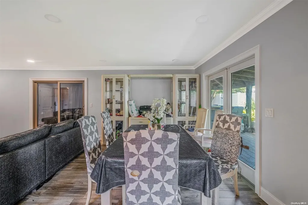 21 Glen Lane Kings Park NY 11754