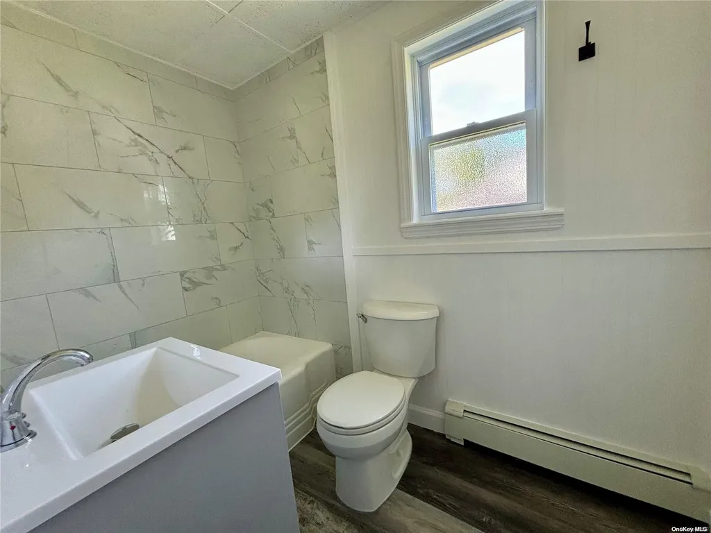 21 Stuart Road Shirley NY 11967