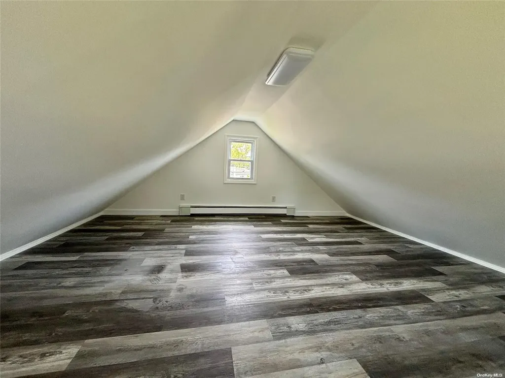 21 Stuart Road Shirley NY 11967