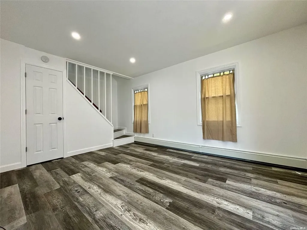 21 Stuart Road Shirley NY 11967