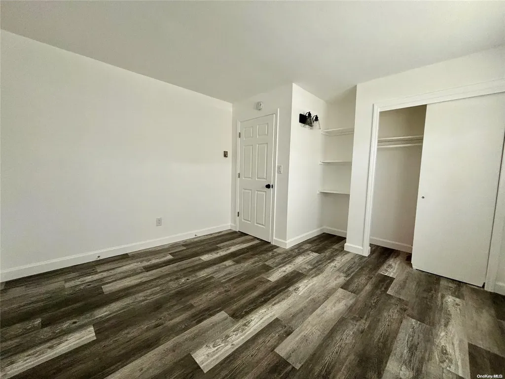 21 Stuart Road Shirley NY 11967