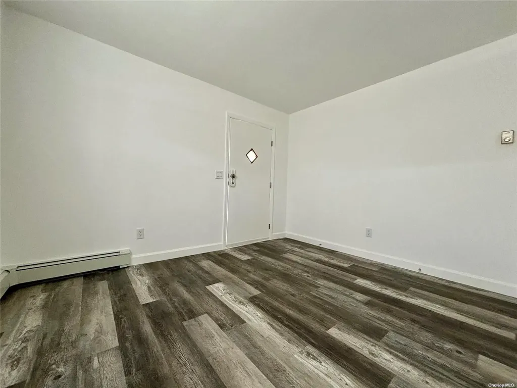 21 Stuart Road Shirley NY 11967