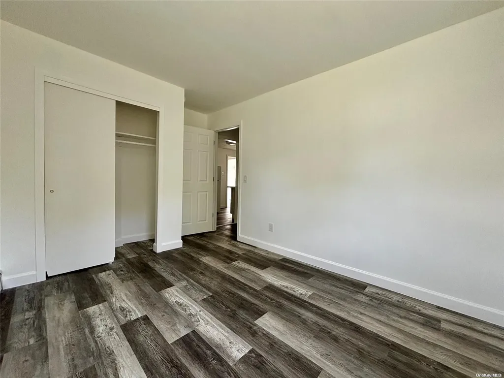 21 Stuart Road Shirley NY 11967