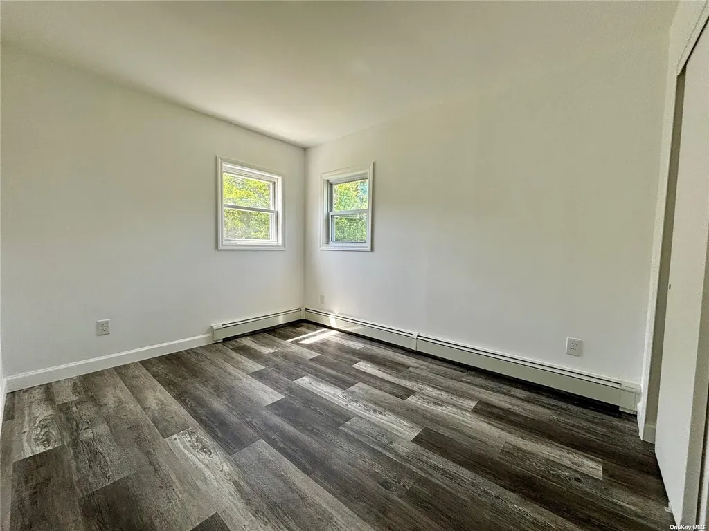21 Stuart Road Shirley NY 11967