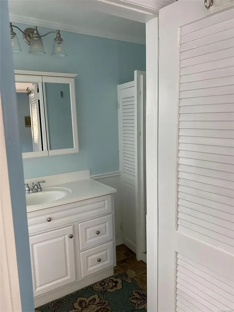 182 Cottage Walk Ocean Beach NY 11770