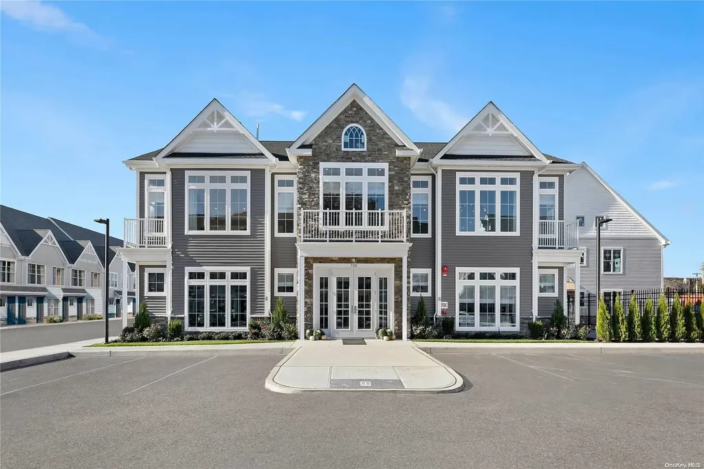 510 Emanuel Way East Meadow NY 11554