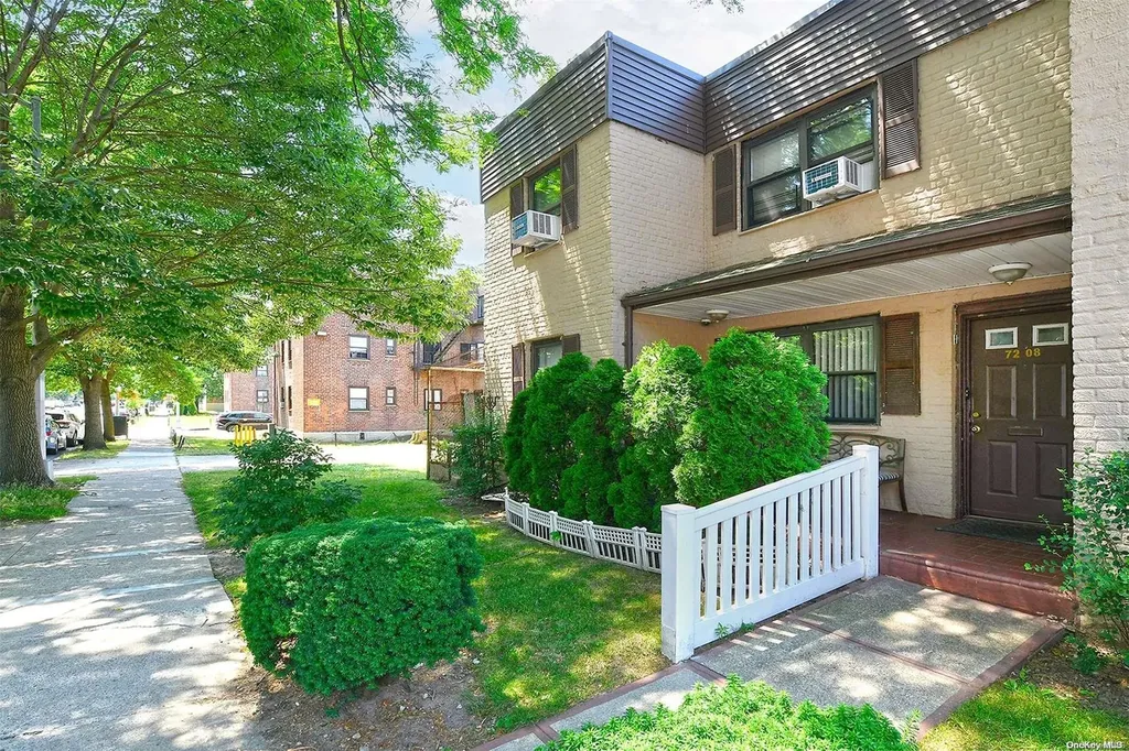 72-08 150th Street Flushing NY 11367
