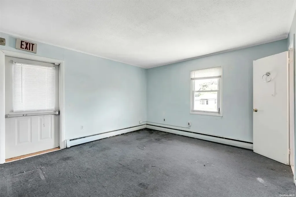 8 Scott Avenue Deer Park NY 11729