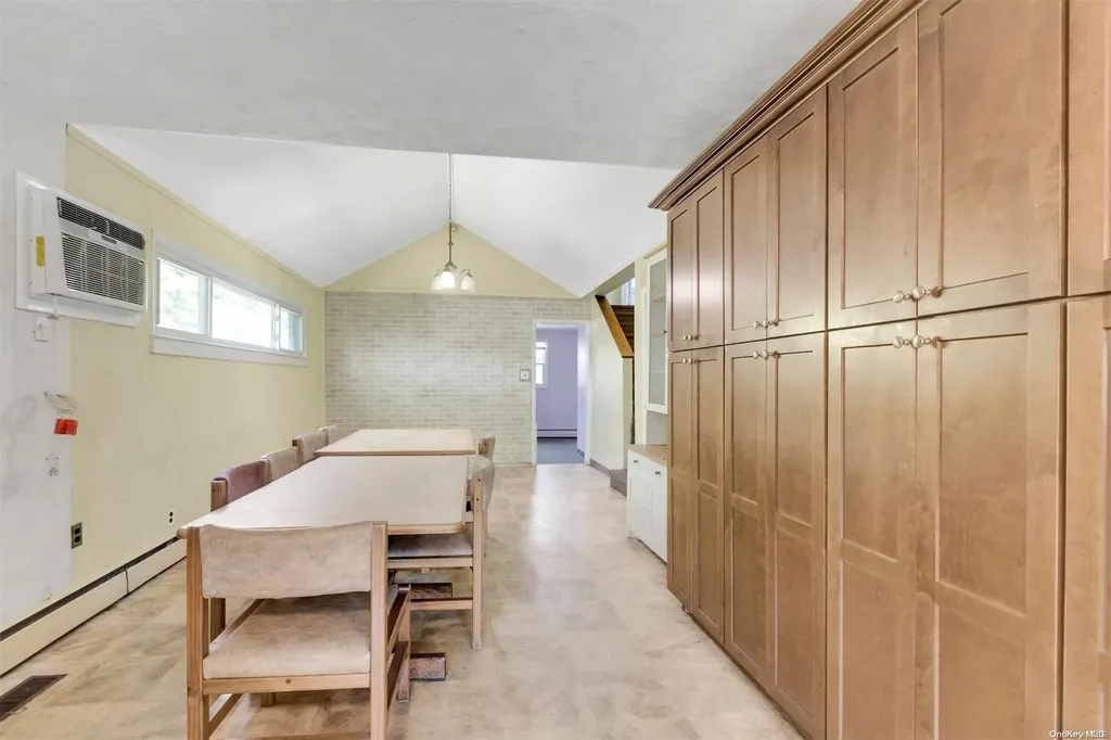8 Scott Avenue Deer Park NY 11729