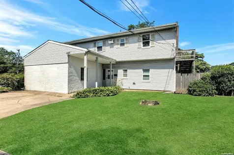 8 Scott Avenue Deer Park NY 11729