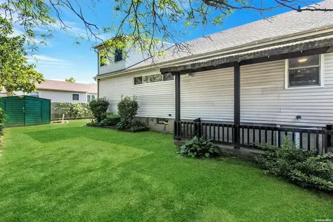 8 Scott Avenue Deer Park NY 11729