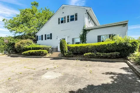 8 Scott Avenue Deer Park NY 11729