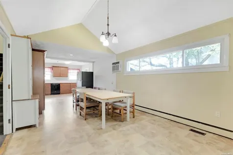 8 Scott Avenue Deer Park NY 11729