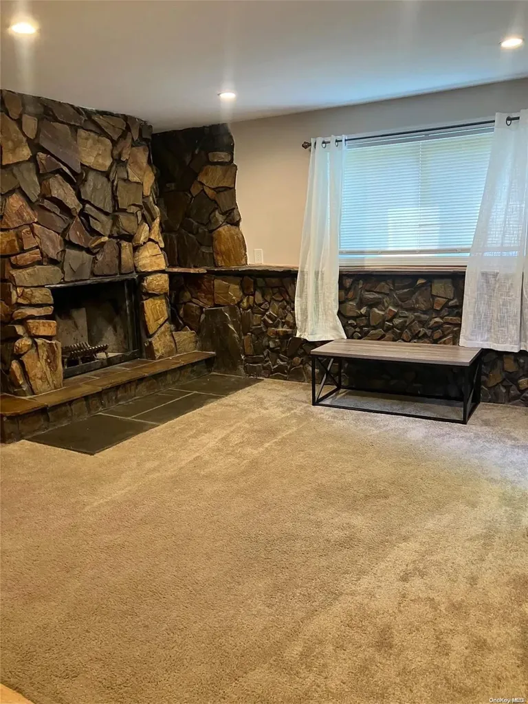 31 Harding Road Ronkonkoma NY 11779