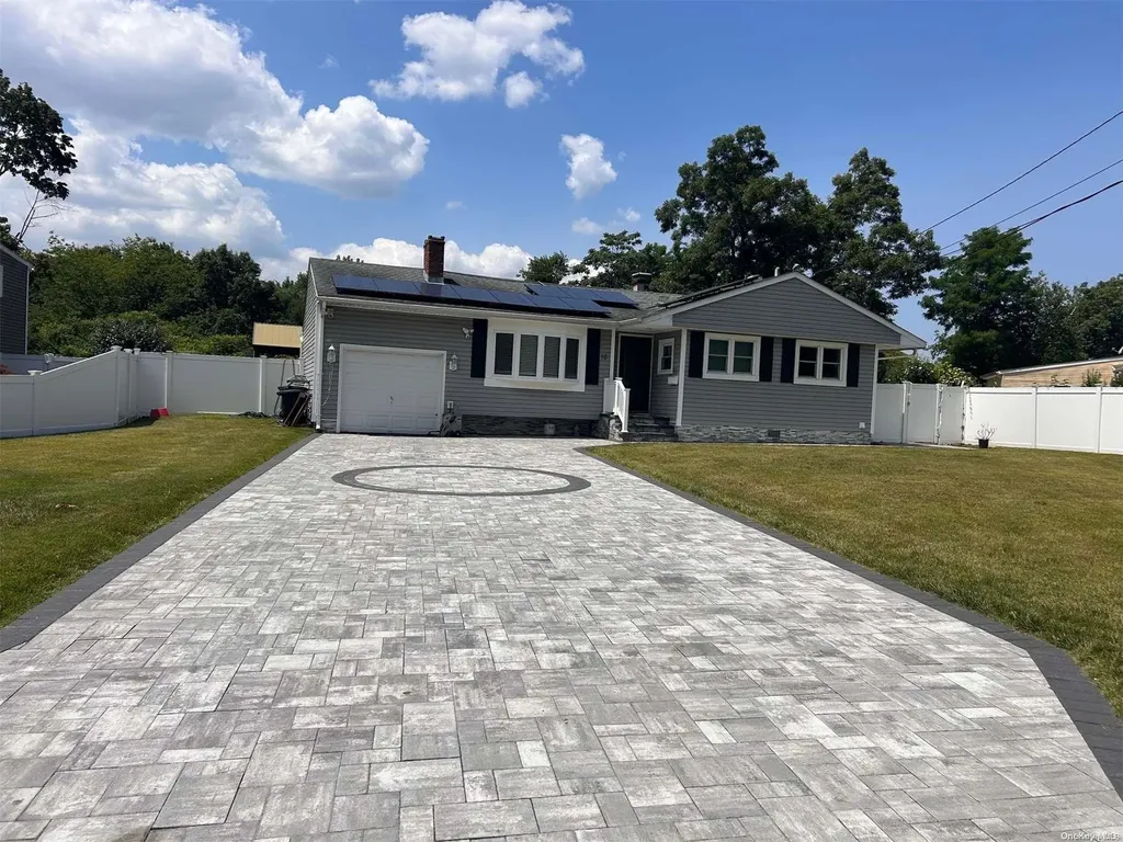 10 Benjoe Drive Bay Shore NY 11706