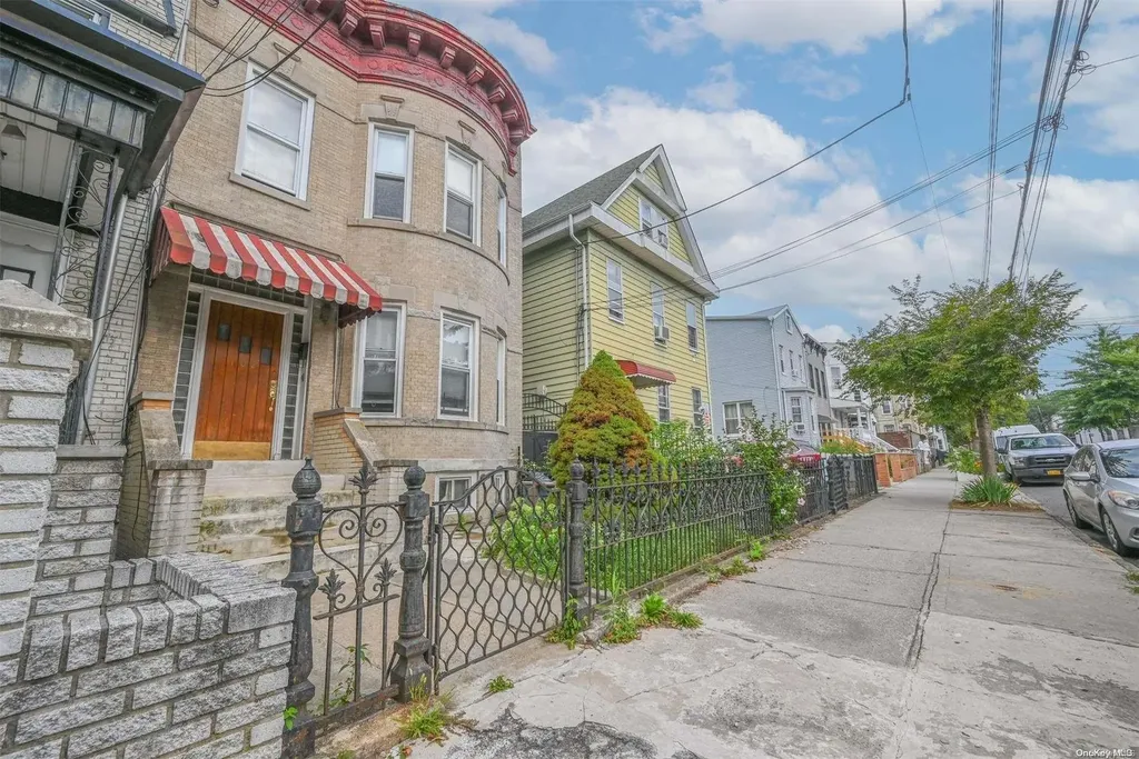 102 Shepherd Avenue Brooklyn NY 11208
