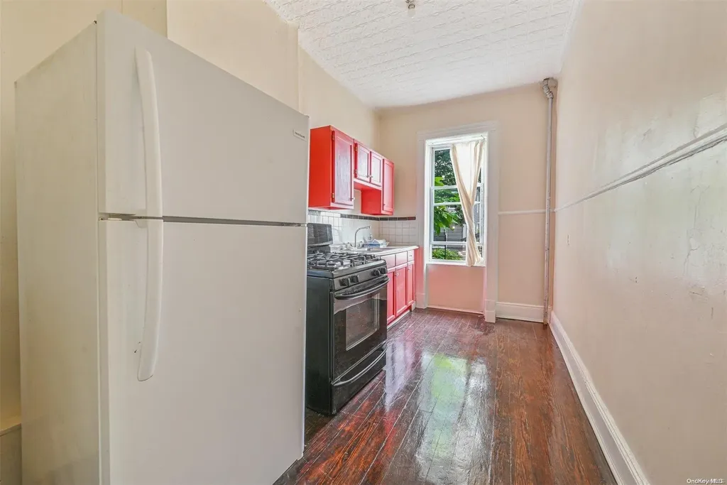102 Shepherd Avenue Brooklyn NY 11208