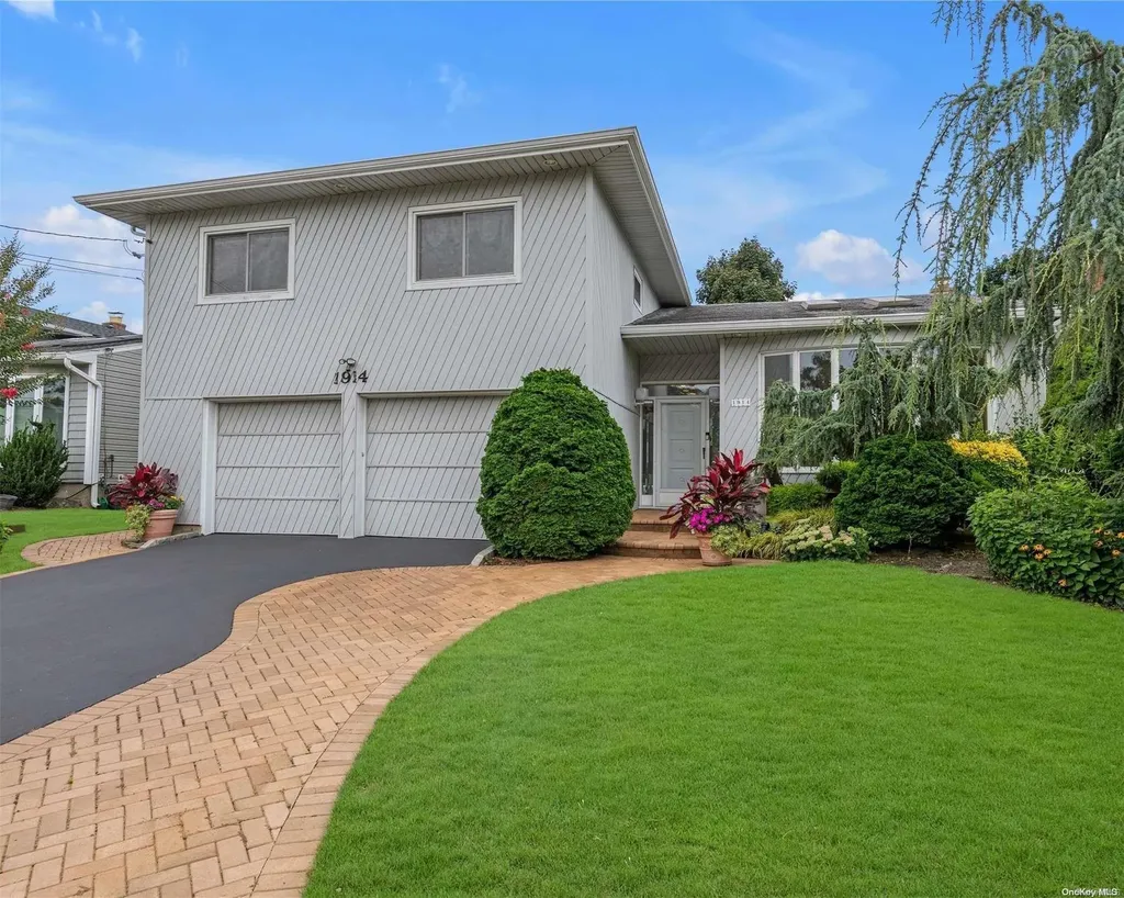 1914 Leslie Lane Merrick NY 11566