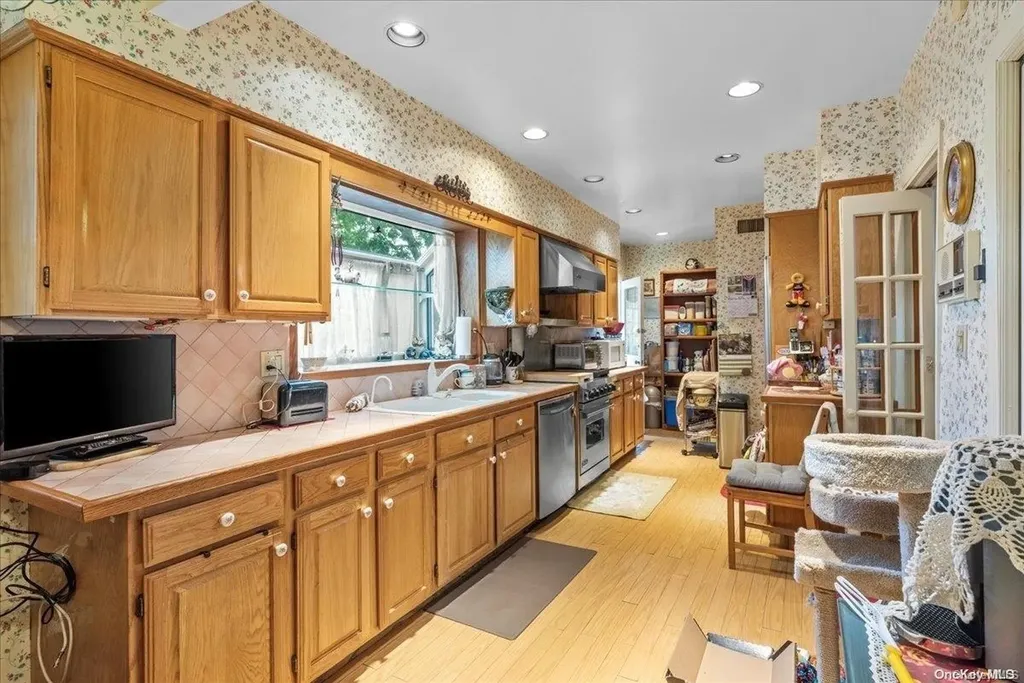 1504 Hewlett Avenue Hewlett NY 11557