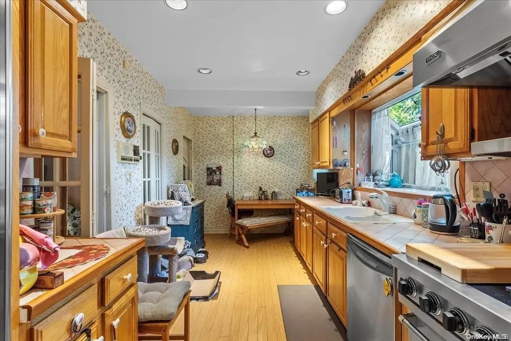 1504 Hewlett Avenue Hewlett NY 11557