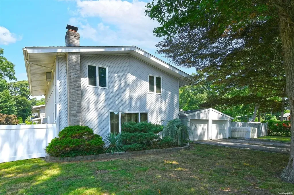 1 Horseshoe Lane Commack NY 11725