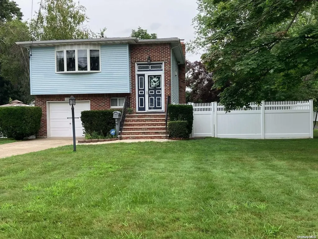 1405 N Windsor Avenue Bay Shore NY 11706
