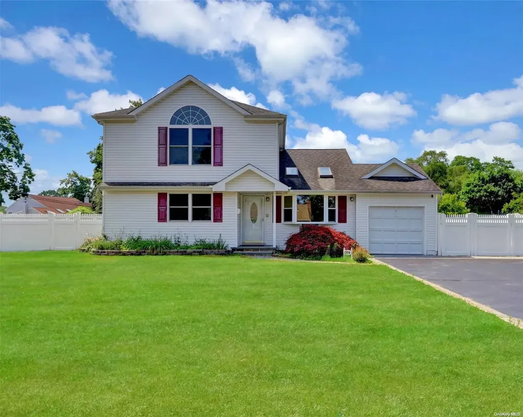 274 Curtin Avenue West Islip NY 11795