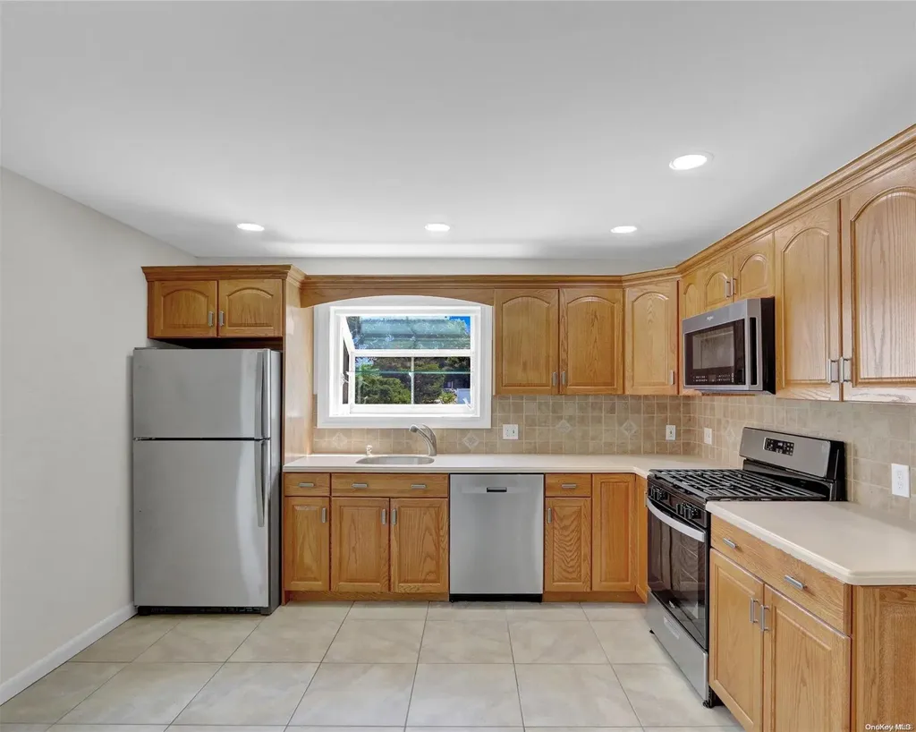 274 Curtin Avenue West Islip NY 11795
