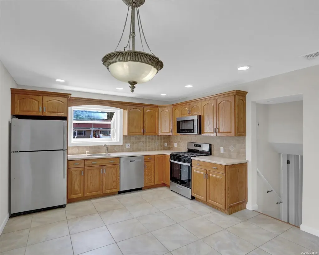 274 Curtin Avenue West Islip NY 11795