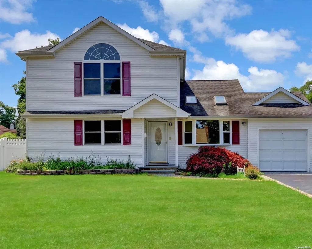 274 Curtin Avenue West Islip NY 11795