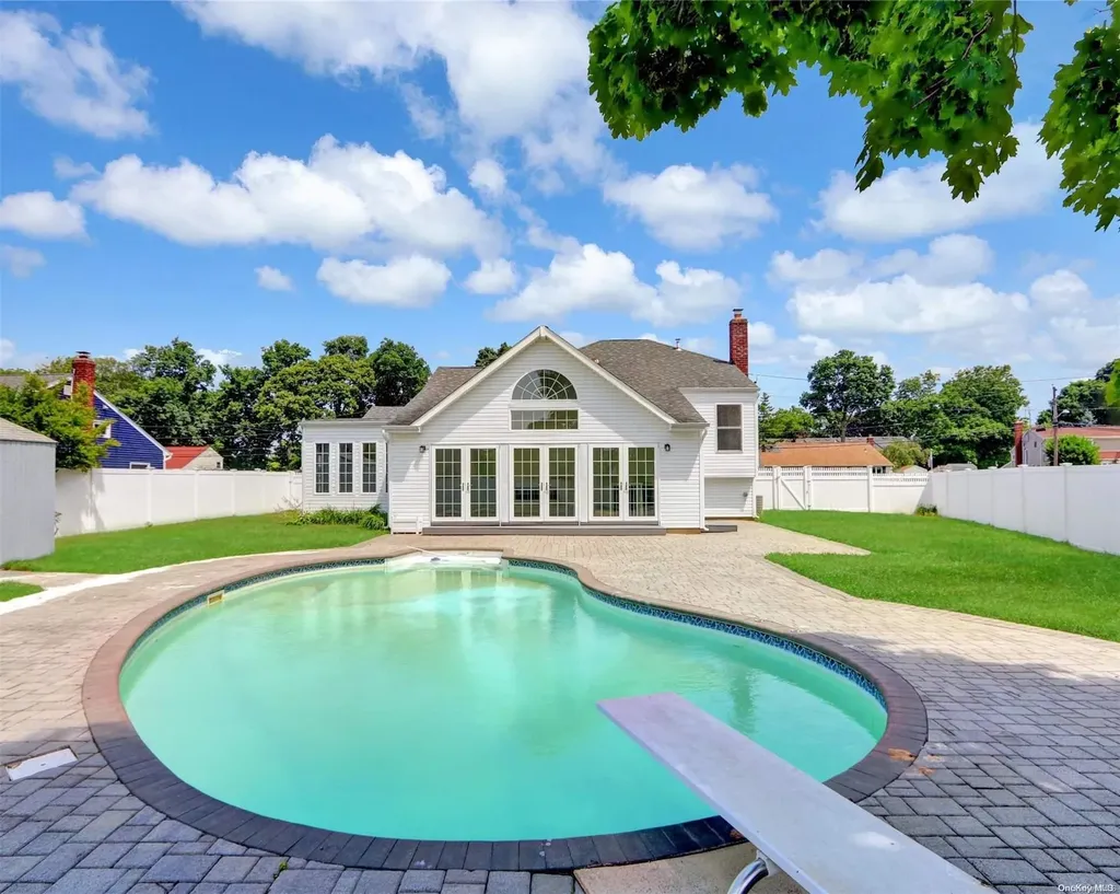 274 Curtin Avenue West Islip NY 11795