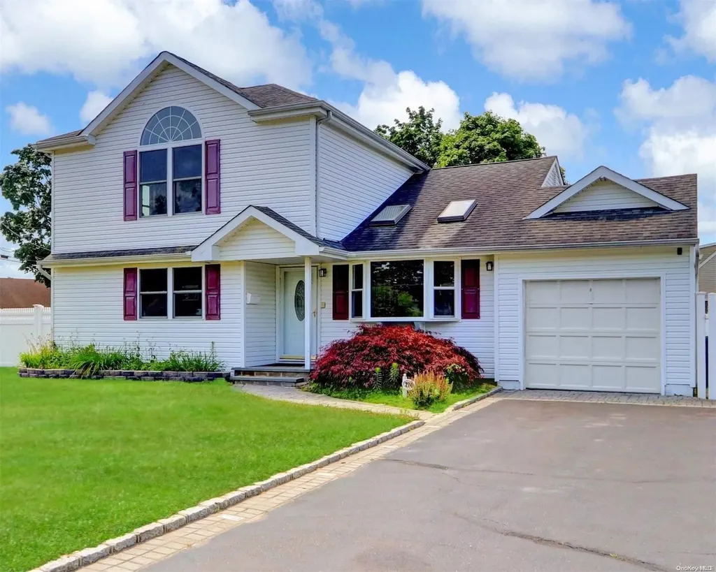 274 Curtin Avenue West Islip NY 11795