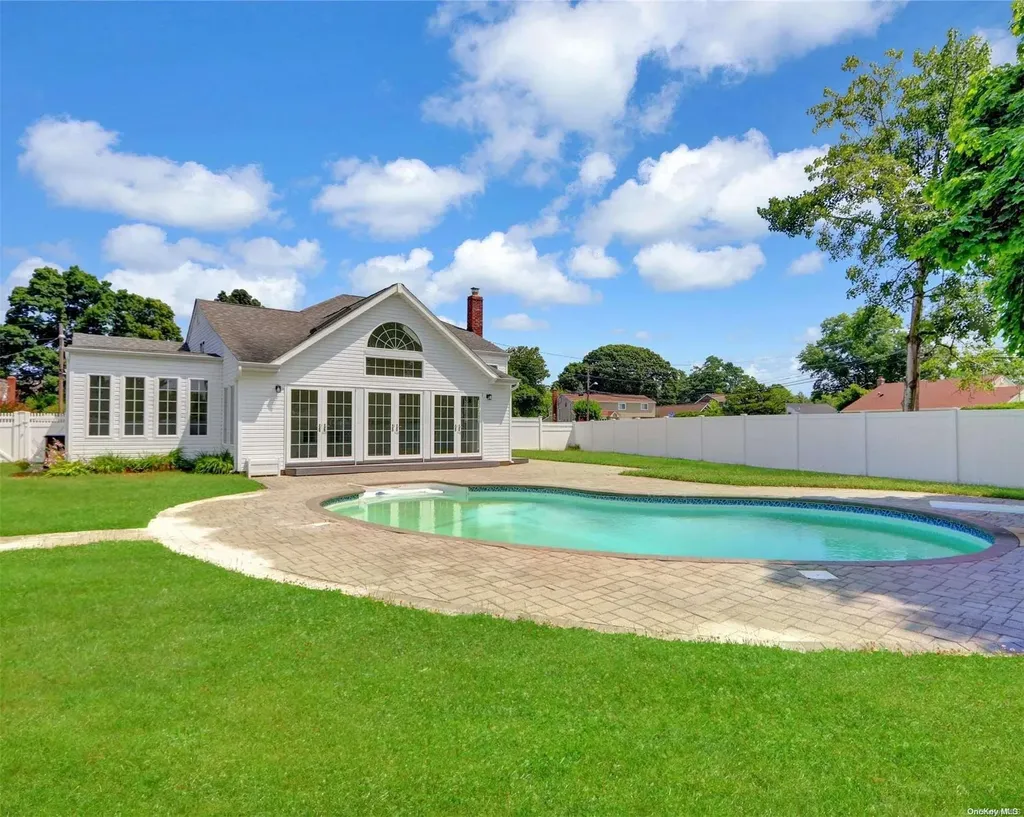 274 Curtin Avenue West Islip NY 11795