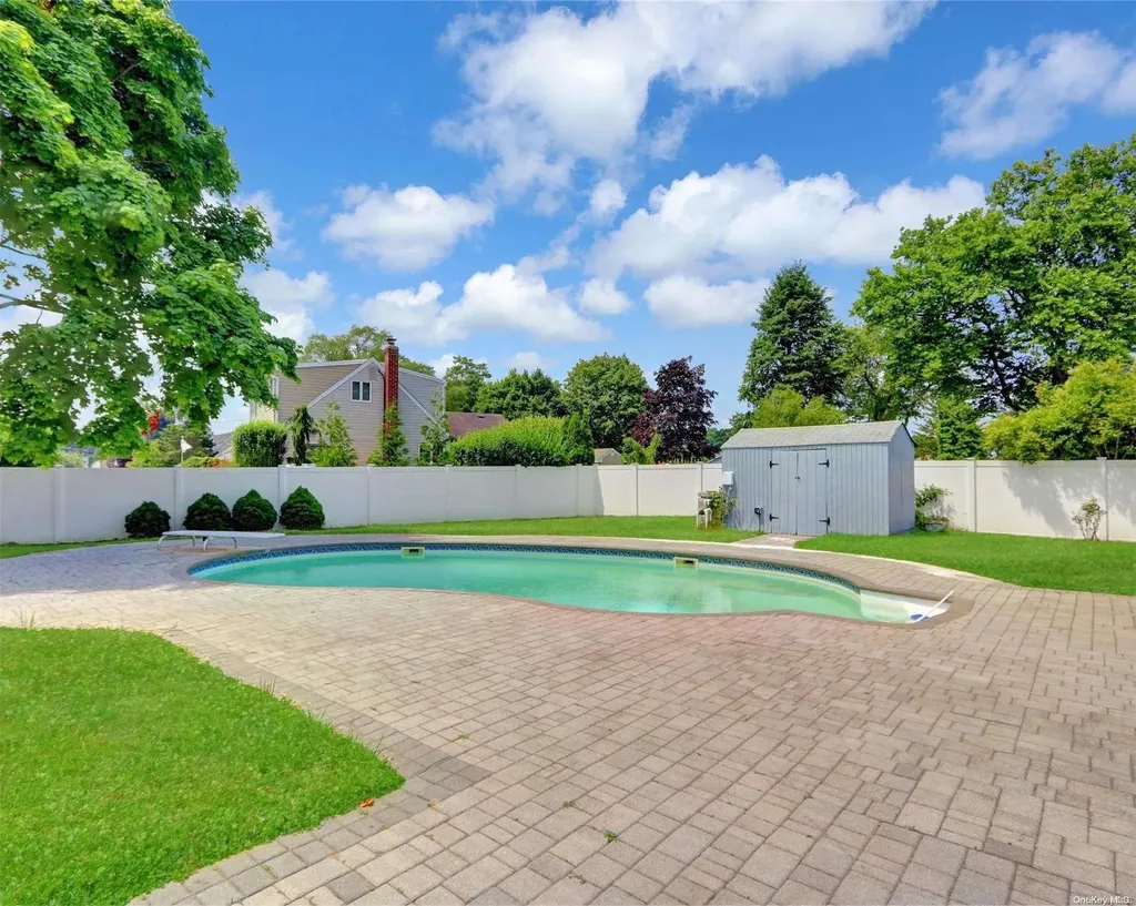 274 Curtin Avenue West Islip NY 11795