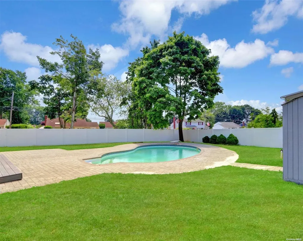 274 Curtin Avenue West Islip NY 11795
