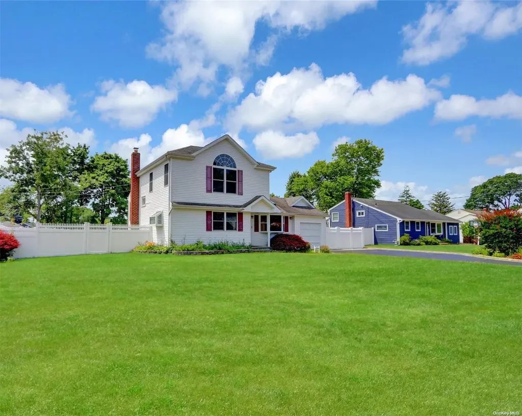 274 Curtin Avenue West Islip NY 11795