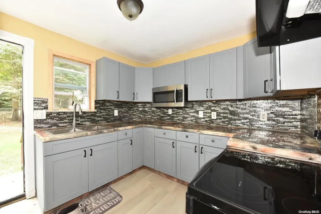 80 Norfleet Lane Coram NY 11727