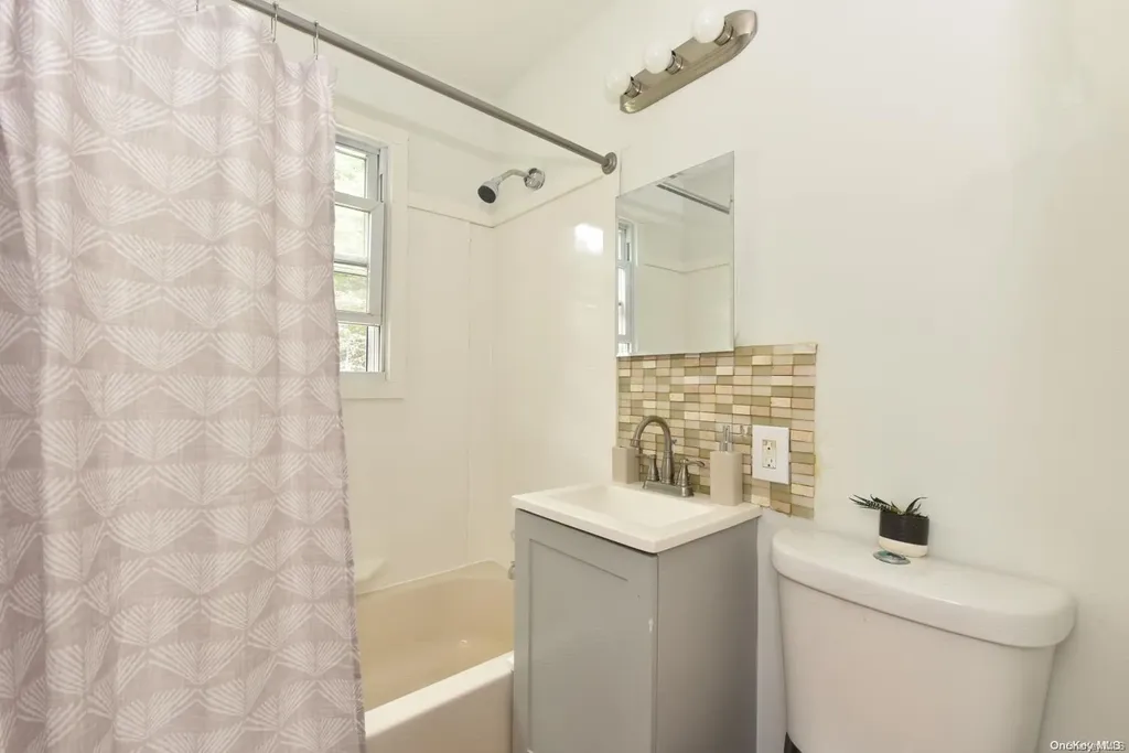 80 Norfleet Lane Coram NY 11727