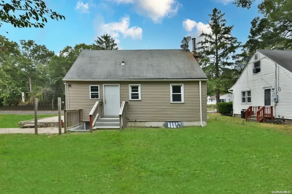 80 Norfleet Lane Coram NY 11727